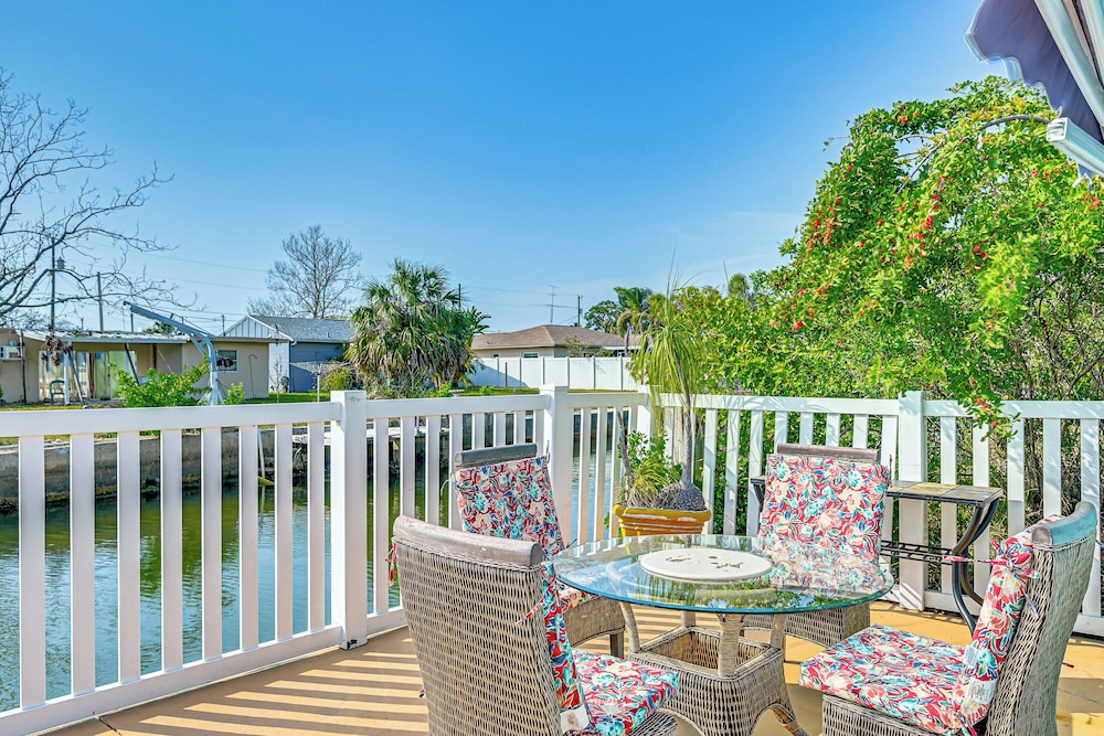 < 1 Mi to Hudson Beach: Waterfront Apt w/ Dock