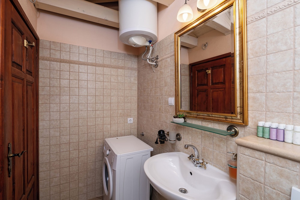 Antaeus Residence