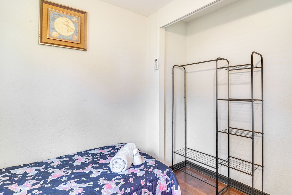 2 Mi to Beach: Family Getaway w/ Yard in St Pete!