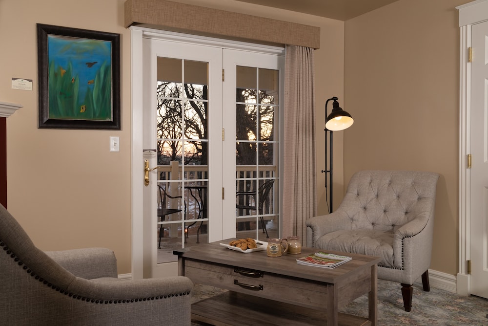 The Oakwood Inn Okoboji - Adults Only