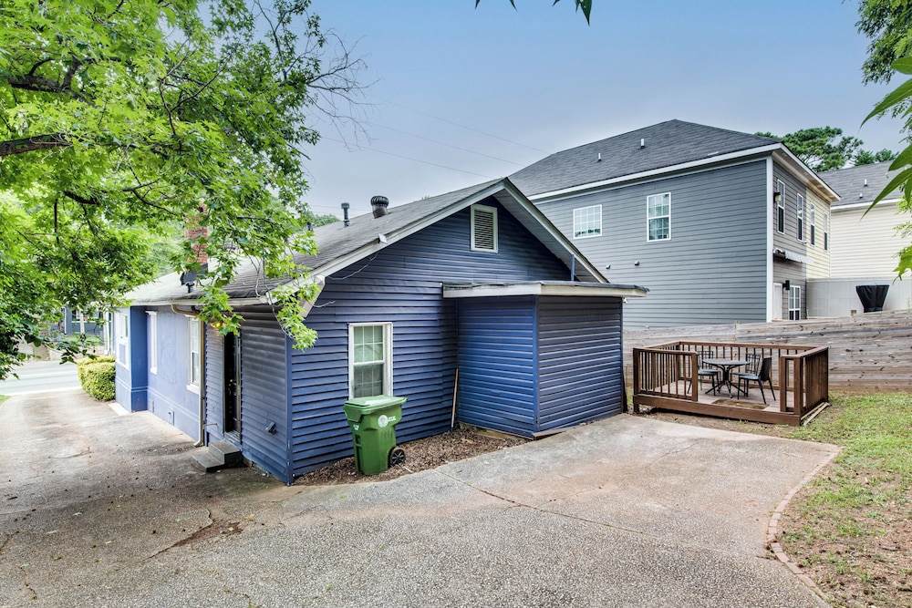 Renovated ATL Home 2 Mi to Mercedes-benz Stadium!