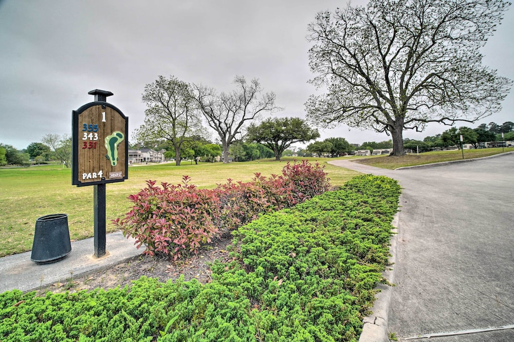 Private Boat Dock & Slip: Luxe Lake Conroe Gem!