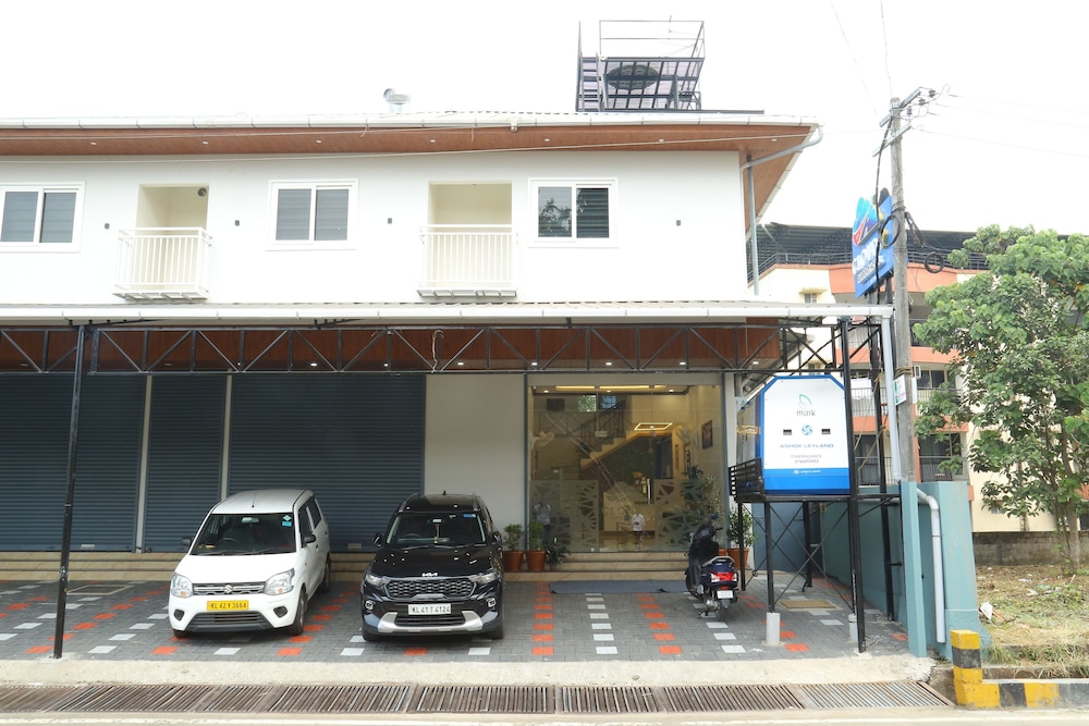 Cloud9 Airport Hotel