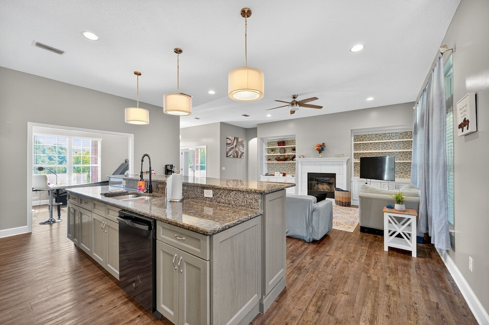Floridays Manor 4 Bedroom Home