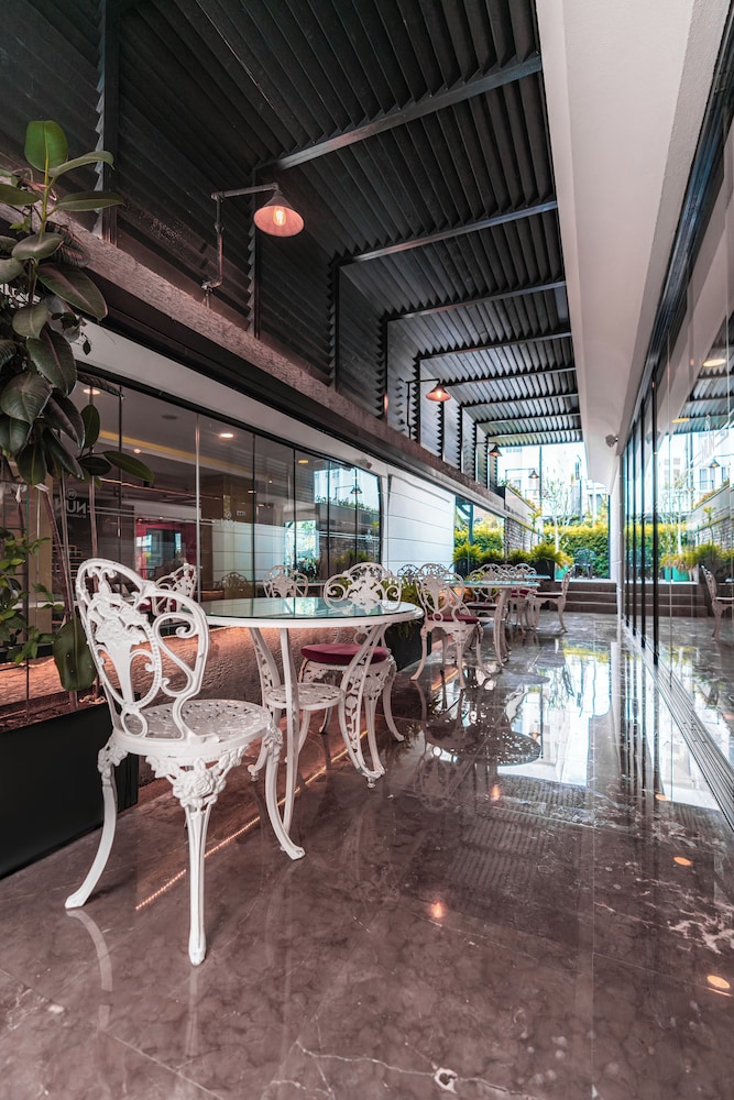 Nun By Laren Hotels - Image 41