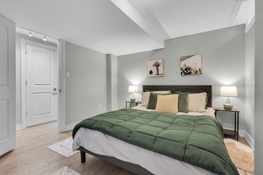 Mississauga Manor - Meadowvale