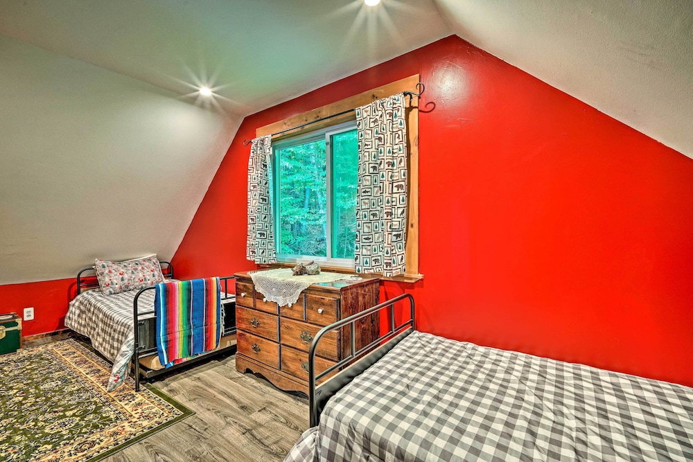 Cozy Treetop Hideaway Near Harriman Reservoir! view 3
