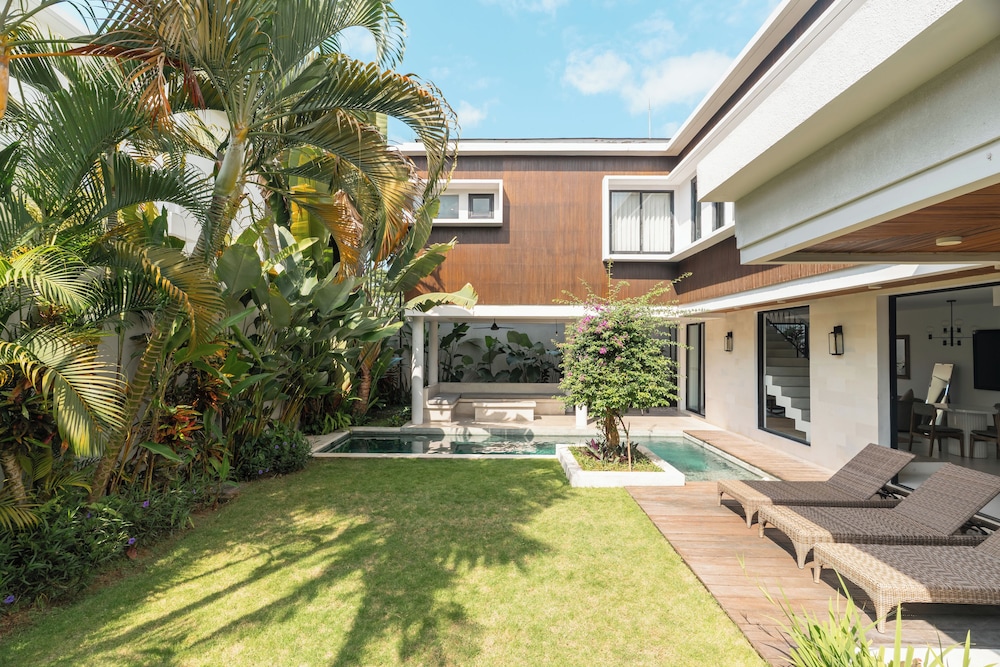 Melasti Villa 2 by Alfred in Bali