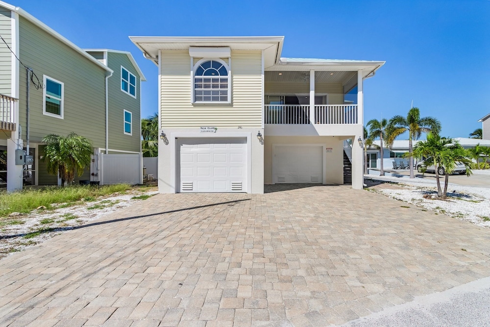 241 Miramar Waves: 3br W/ Heated Pool 3 Bedroom Home