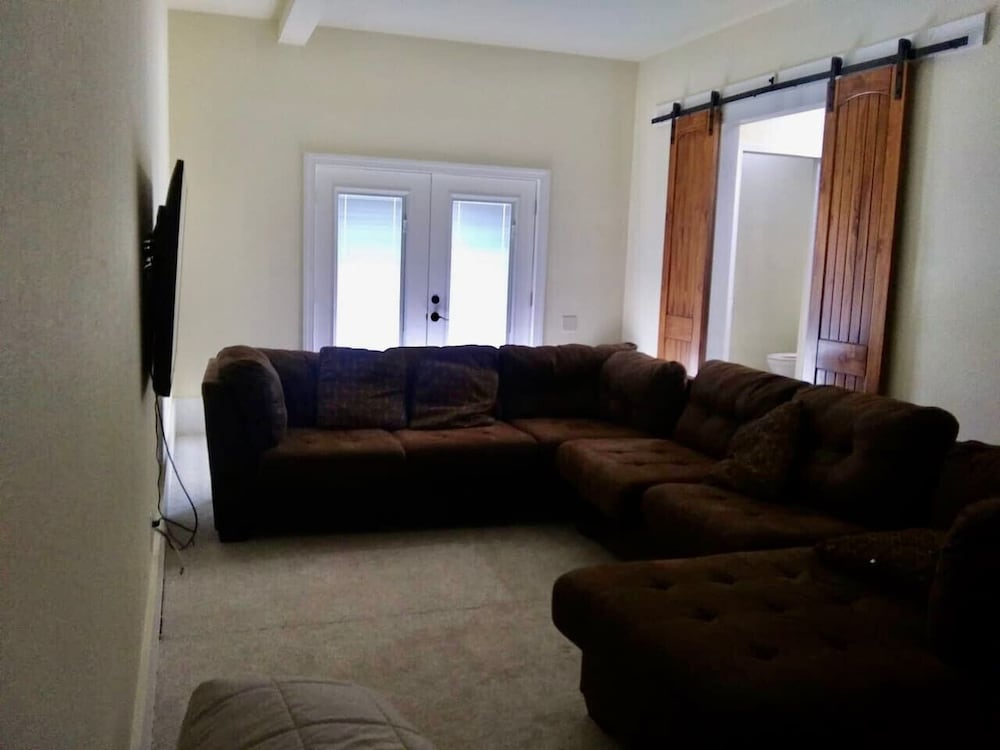 Spectacular 4BR Mountain Home Sleeps 12