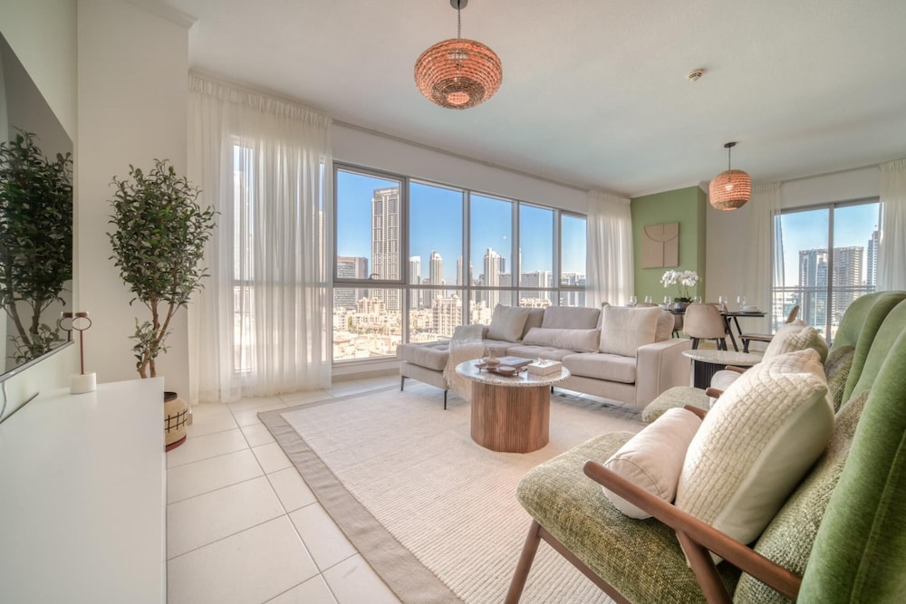 Urban Chic Downtown Apt w Dubai Fountain Views