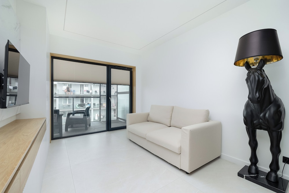 Beachside Apartment by Renters
