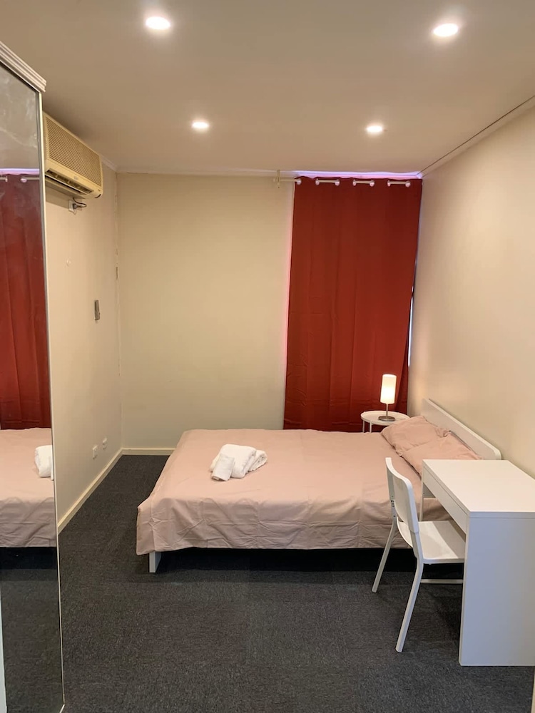 Chadstone Holiday W6 Villa