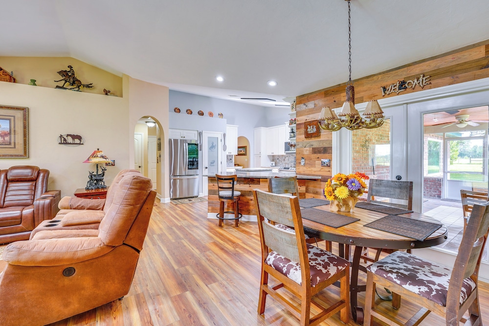 Welcoming Home w/ Yard on 20 Acres in High Springs