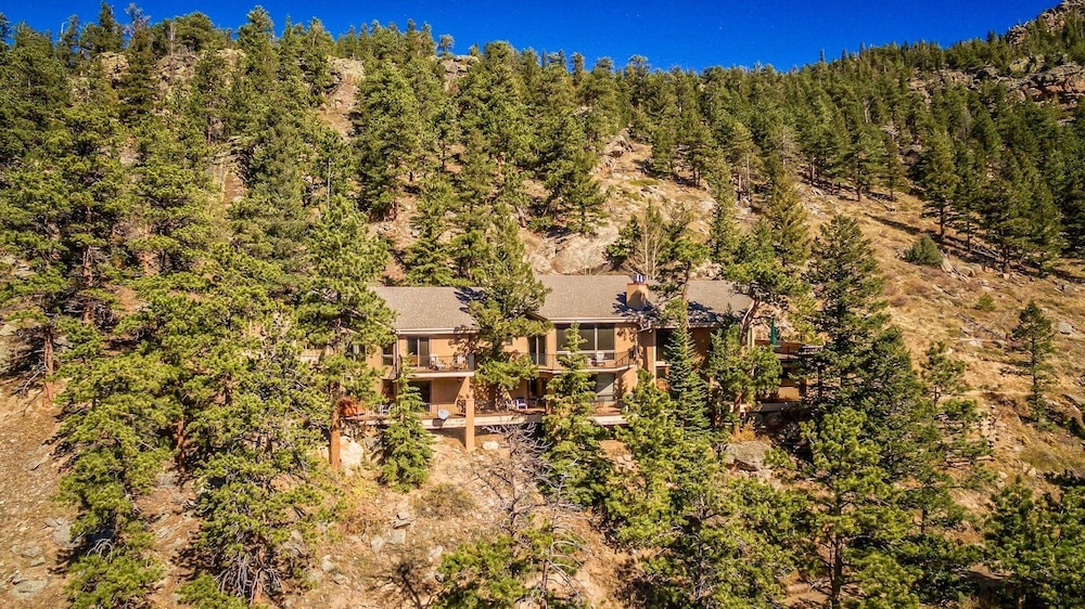 Cedar Upper Luxury Vacation At Windcliff 3 Bedroom Home by RedAwning - Property Image 16