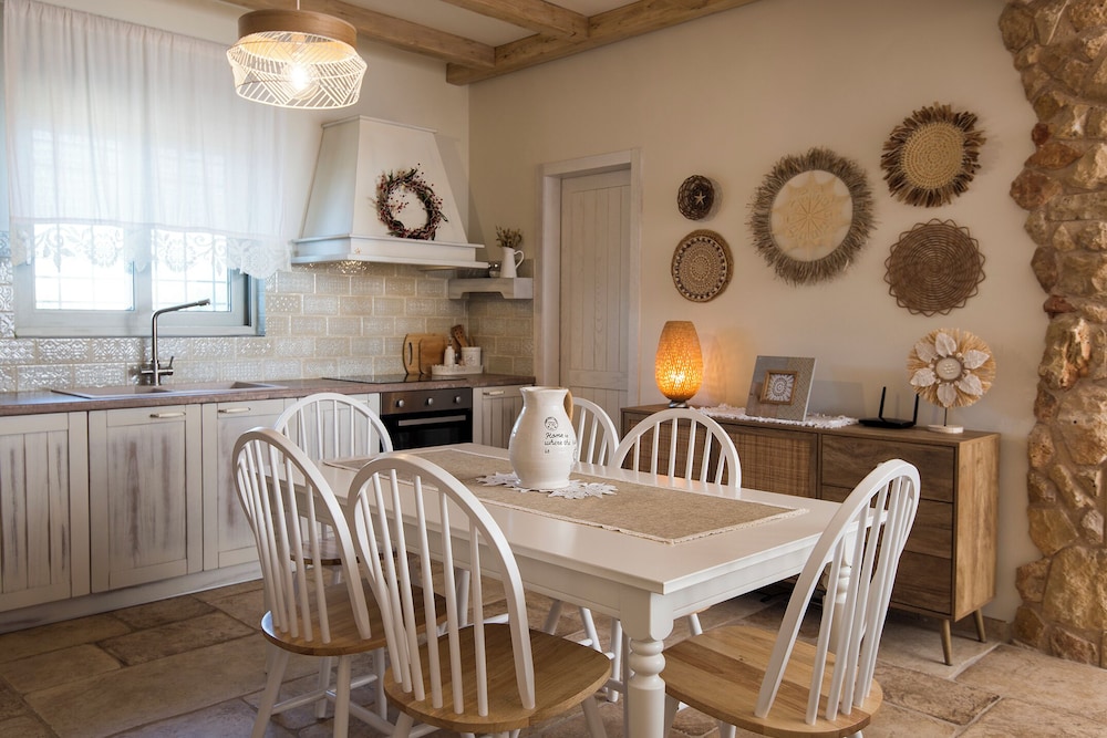 Amelia Villa Collection