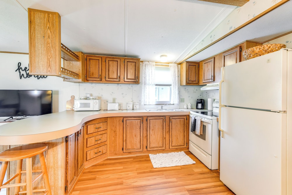 2 Mi to Ellenton Outlets: Home w/ Community Perks!