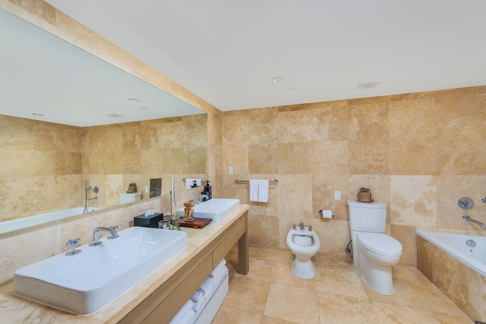 Luxury Vacation Rentals at 1 Hotel & Homes by LRMB