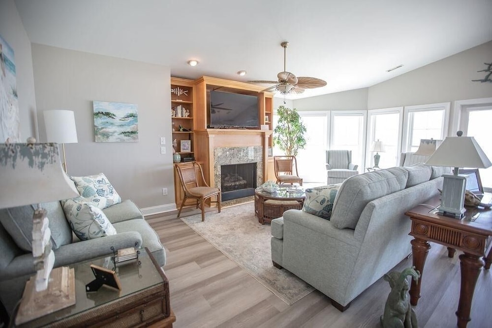 Paw-paw's Place 6 Bedroom Home by RedAwning