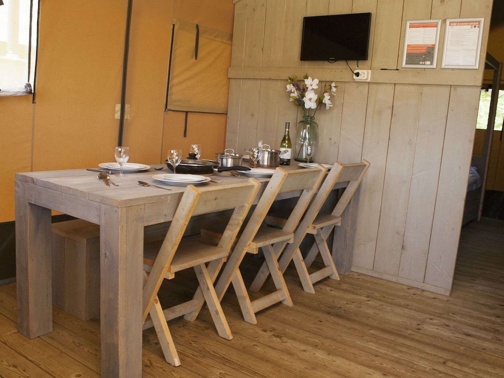 Comfortably Furnished Tent Lodge with Stove near Veluwe view 4