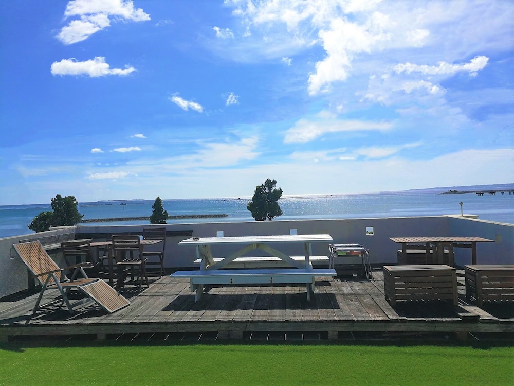 Sea Side House POLEPOLE view 3