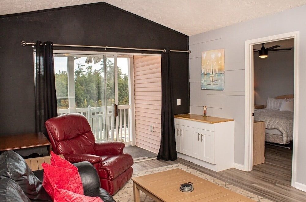 Waterway Village 18g 2 Bedroom Condo