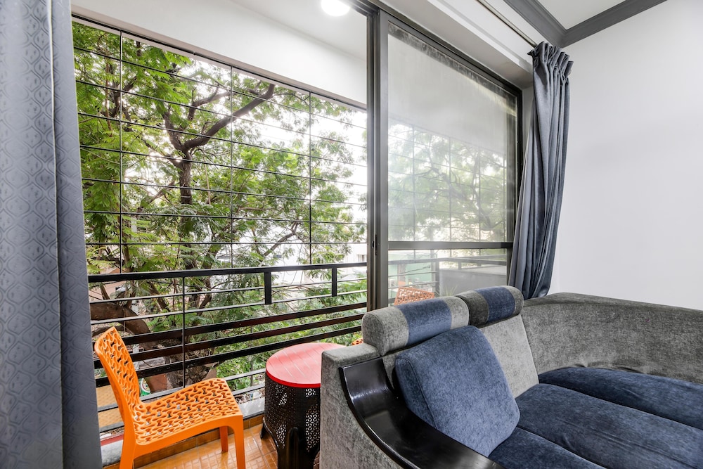 Diamond Suites Service Apartment