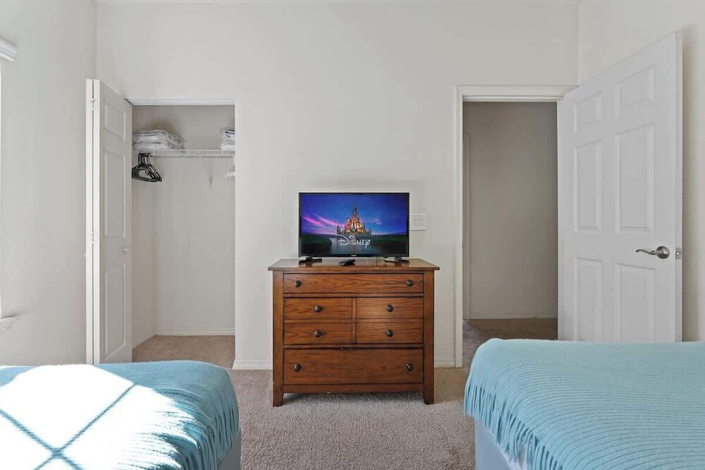Kissimmee 4BR Townhouse: Perfect for Families!