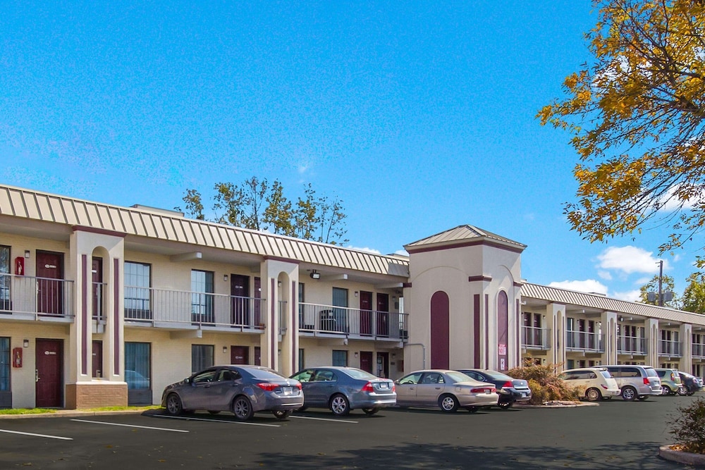 1 Life Studio and Suites
