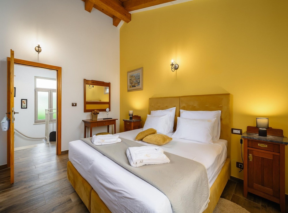 Villa in Srebrnici With Pool Near Marea Beach