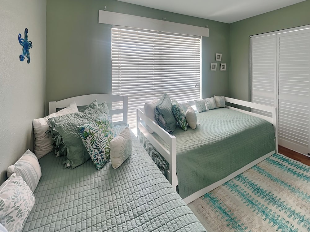 Sea Turtle by Ryson Vacation Rentals