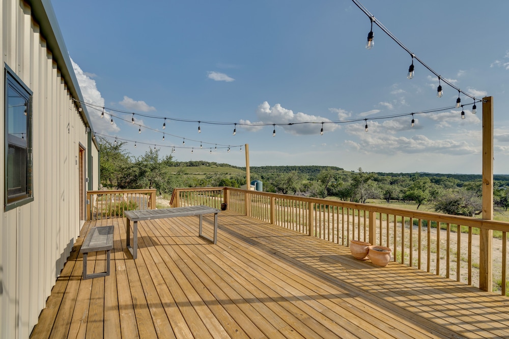Getaway w/ Fire Pit 5 Mi to Pedernales River! - Property Image 8