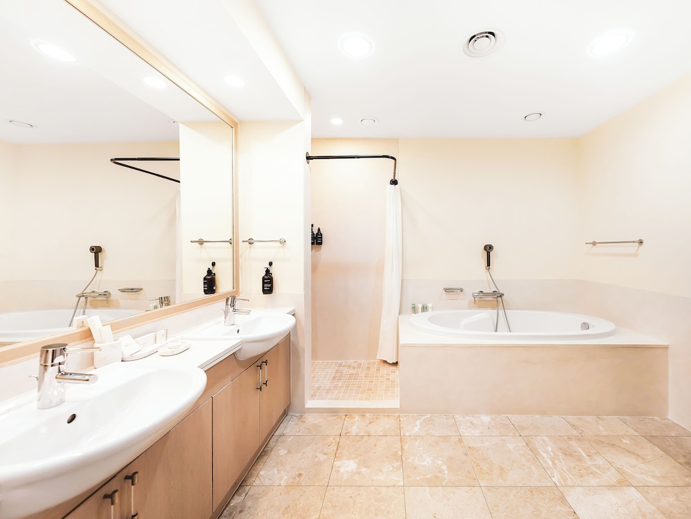 New Fairmont Residences by Propigo