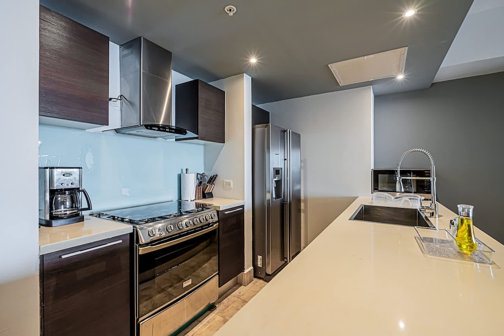 w Prestigious 1BR w Fantastic Balcony in YOO