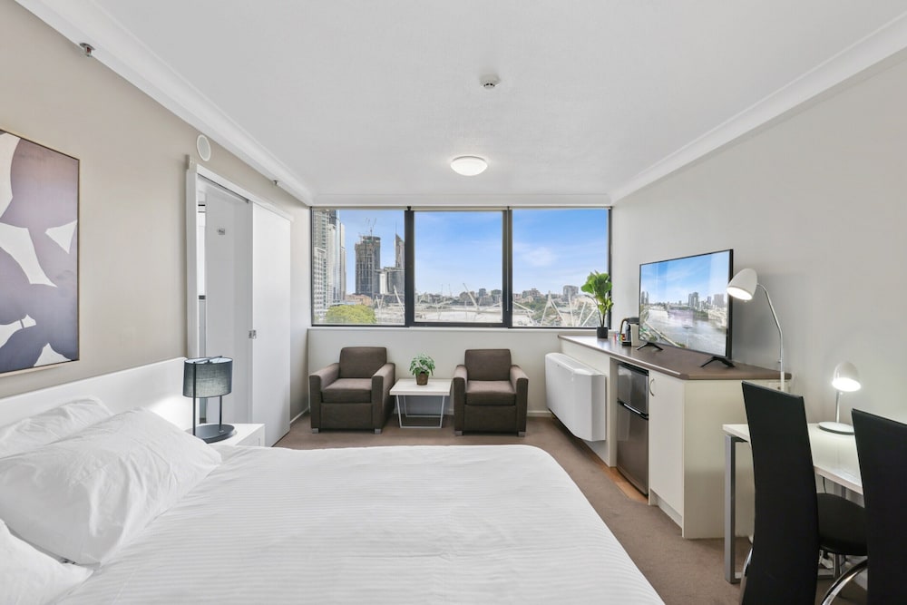 Central Brisbane Studio With Stunning River Views