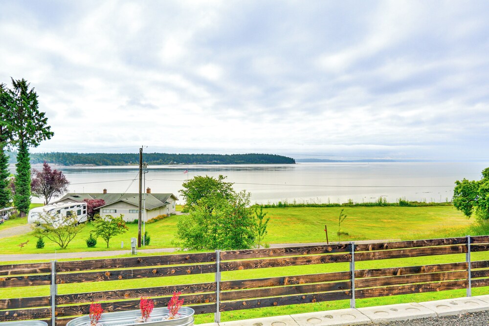 11 Mi to Port Townsend Ferry: Cottage w/ View!