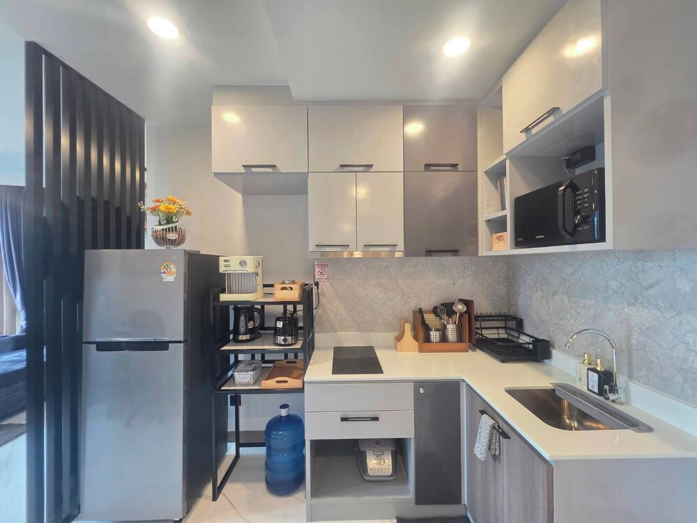 Room-a305 - 1 Bdr Condo With Sea View, A