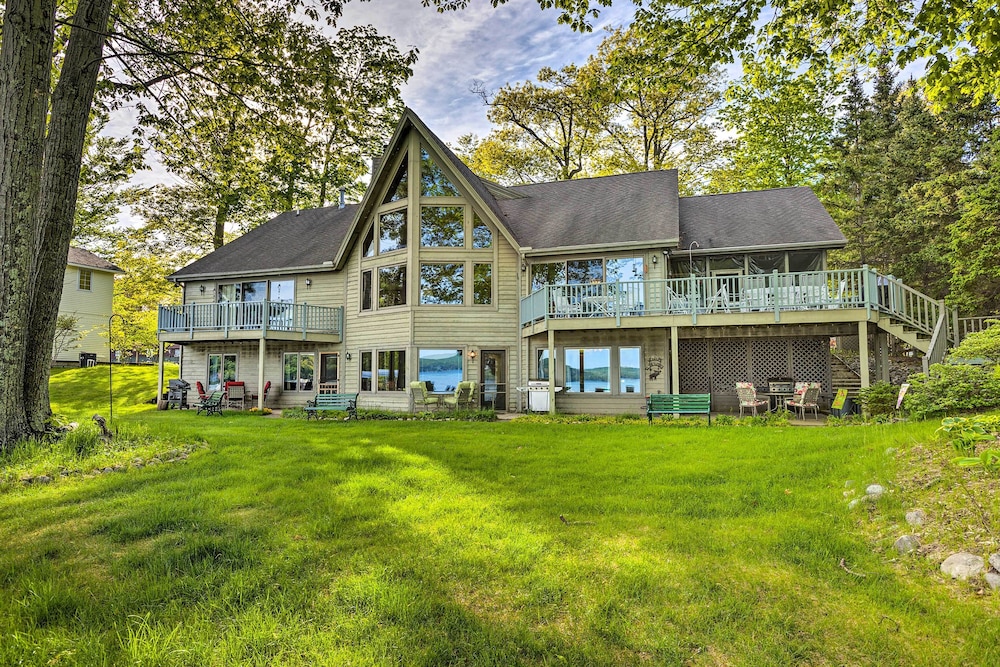 Waterfront Glenn Lake Condo: Gas Grill & Views