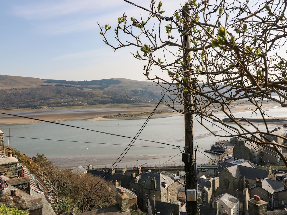 2 Bwth Mawr