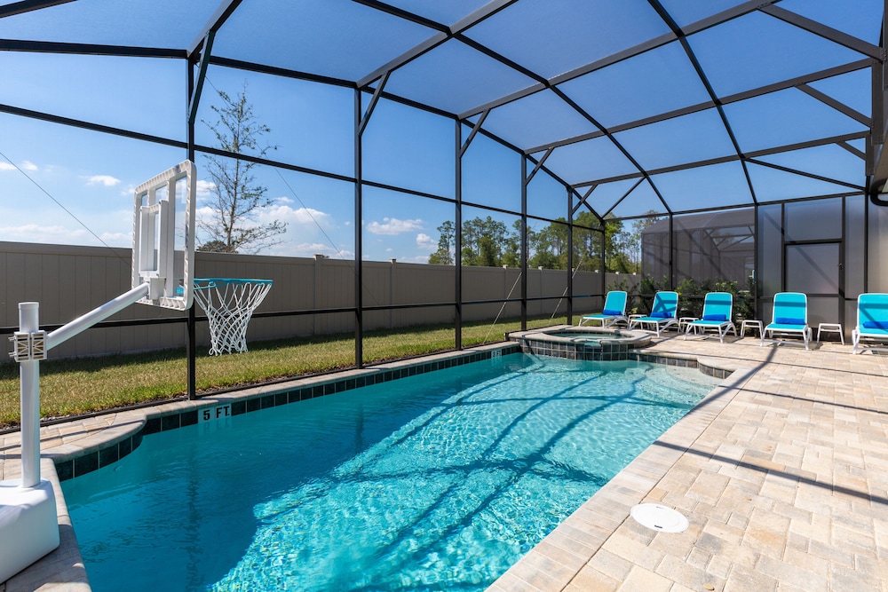 Solara Resort - Luxury 9 Bedroom Homes - Image 4