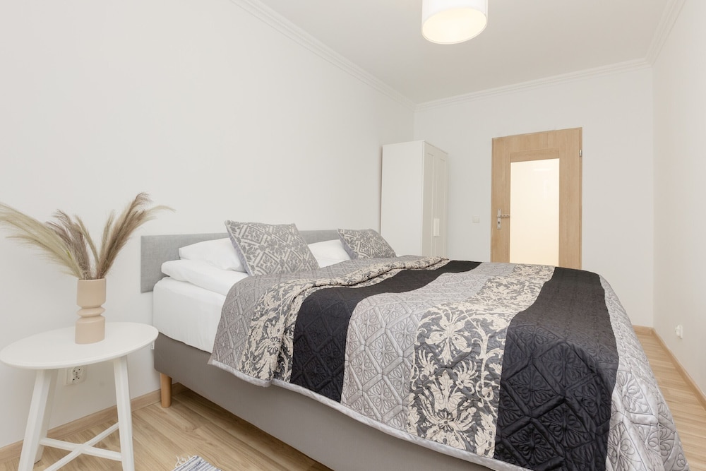 Modern Two-bedroom Warsaw by Renters view 2