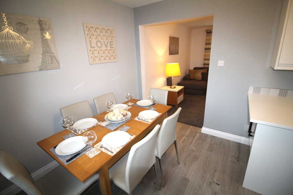 3 Bed House - Sleeps 6 - Fully Refurbished view 5