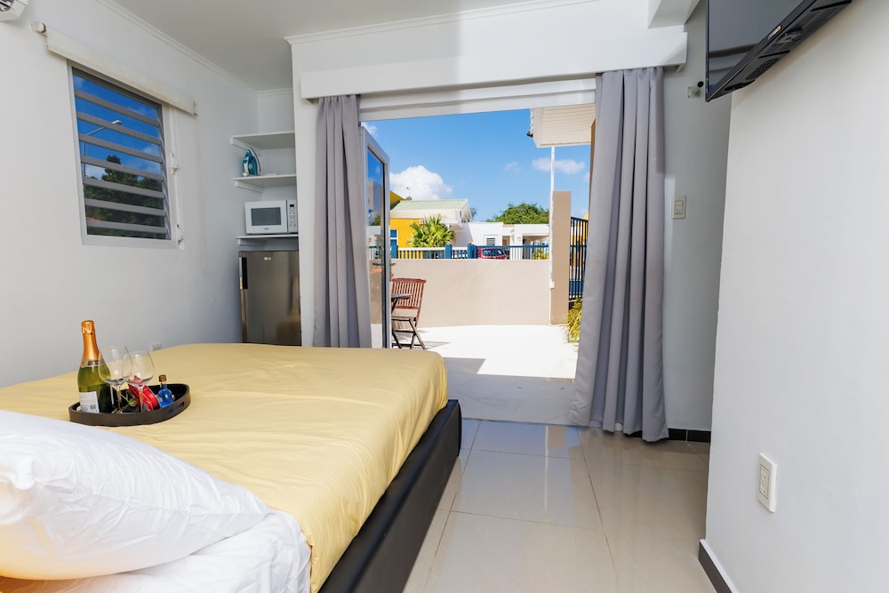 Las Palmeras Apartments