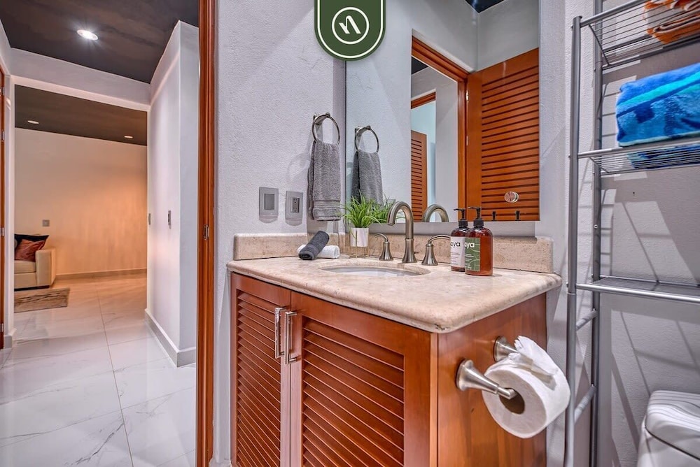 Modern 2BR Condo in Old Town - Private Terrace
