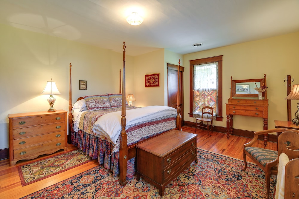 3 Mi to South Holston Lake: Home w/ Mtn Views view 3
