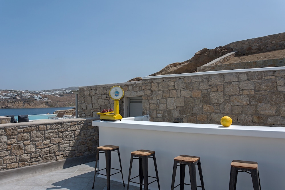 Villa Sapphire 6BR Hot Tub & Pool Ornos