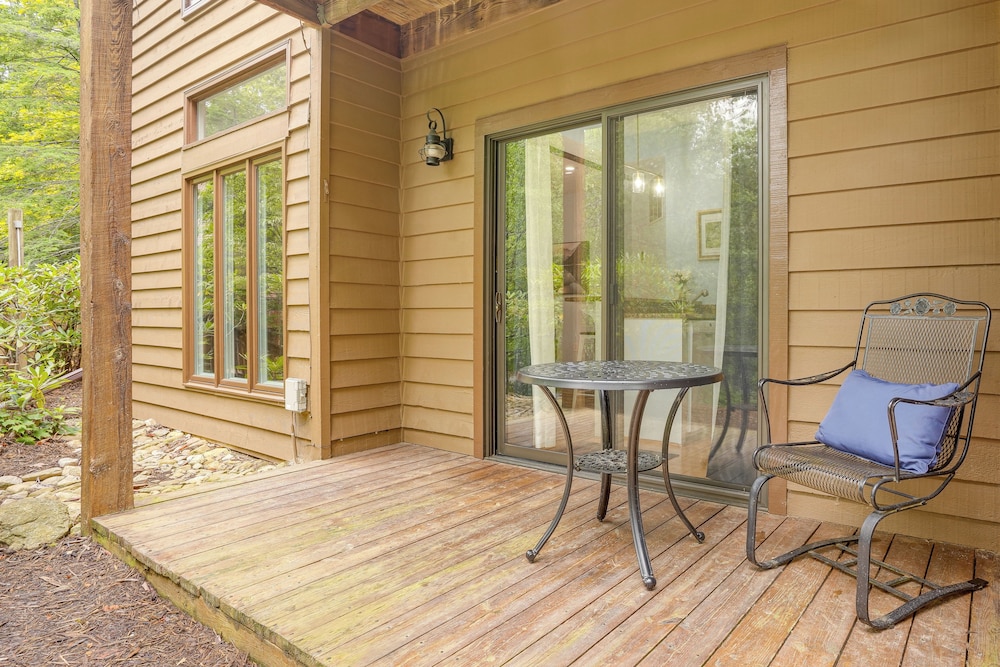 Walk to Slopes: Wintergreen Resort Condo w/ Pool
