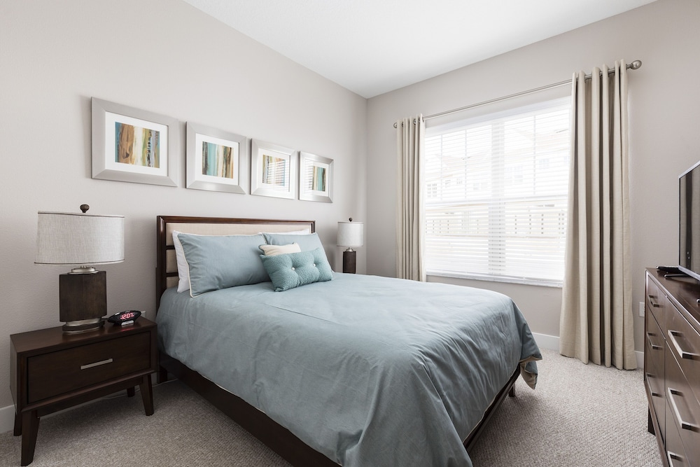 Summerville Vacation Homes by Columbia Management