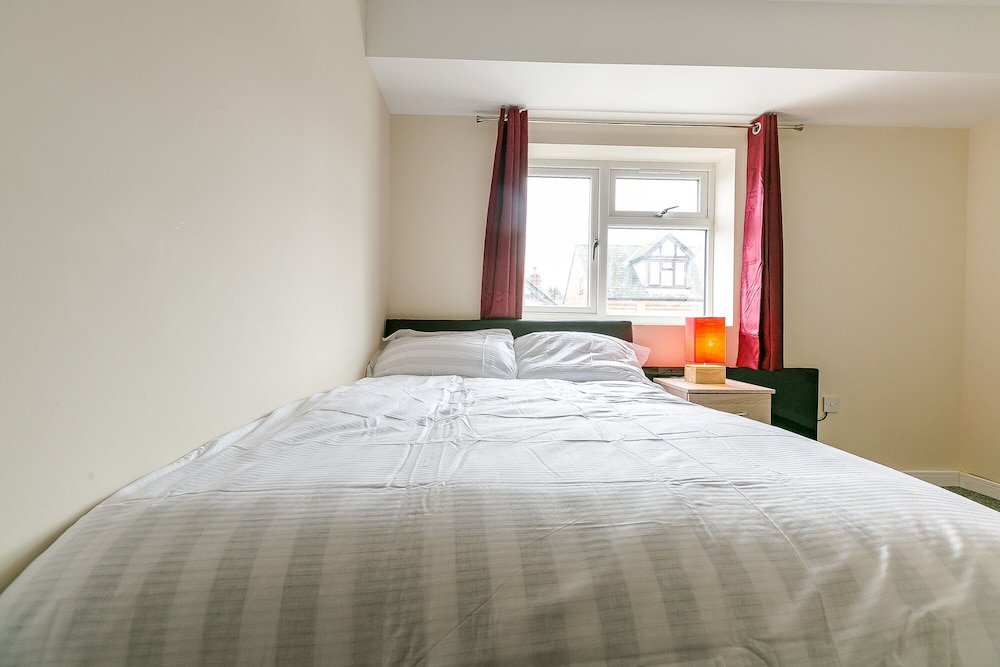 Kynsparks Luxury Apartments view 2