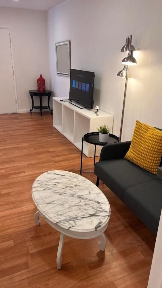 Hollywood Business Suites